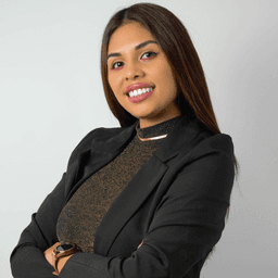 Nina Santos